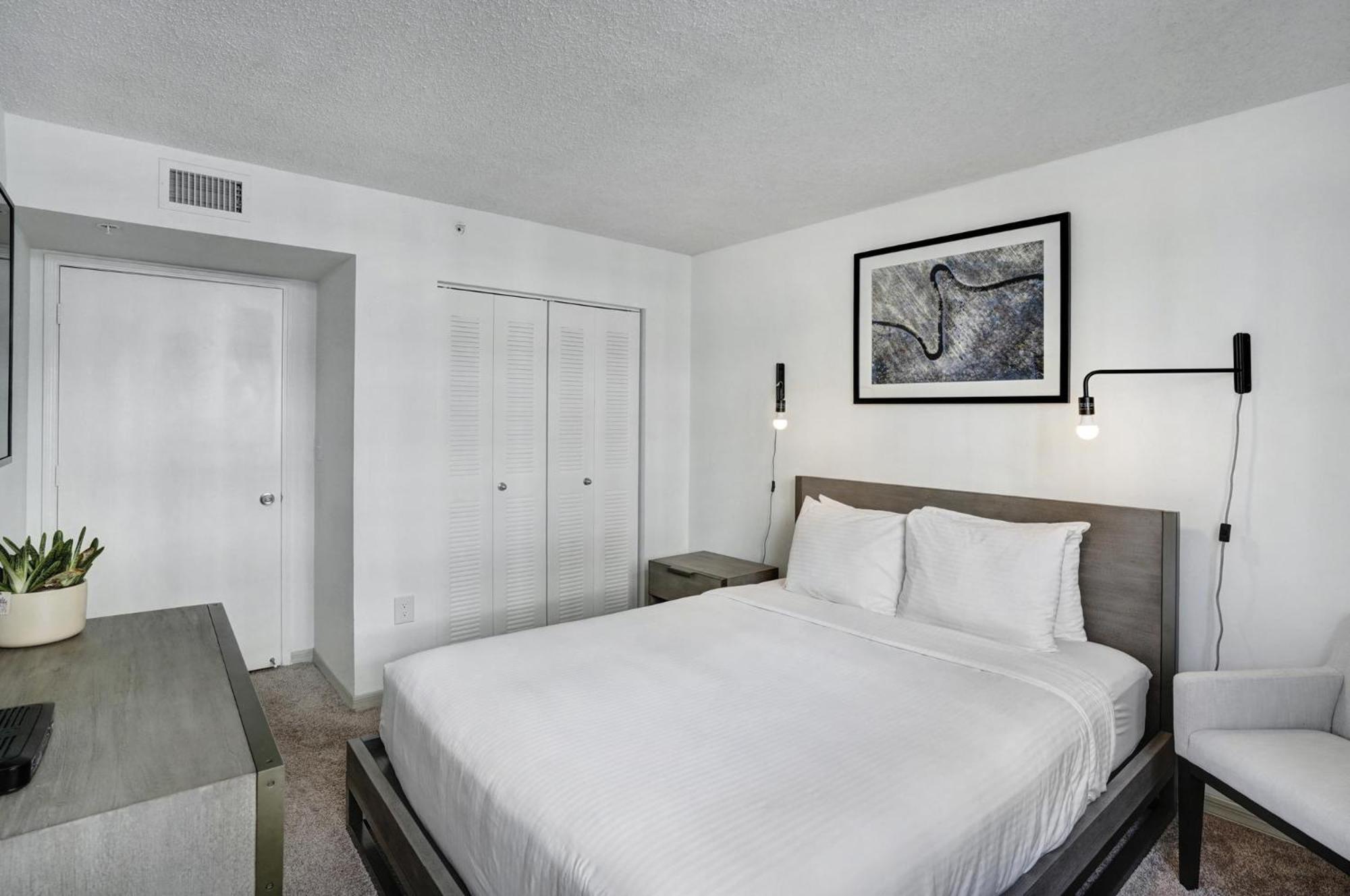 מיאמי Dharma Home Suites Coral Gables At Gables Grand Plaza חדר תמונה