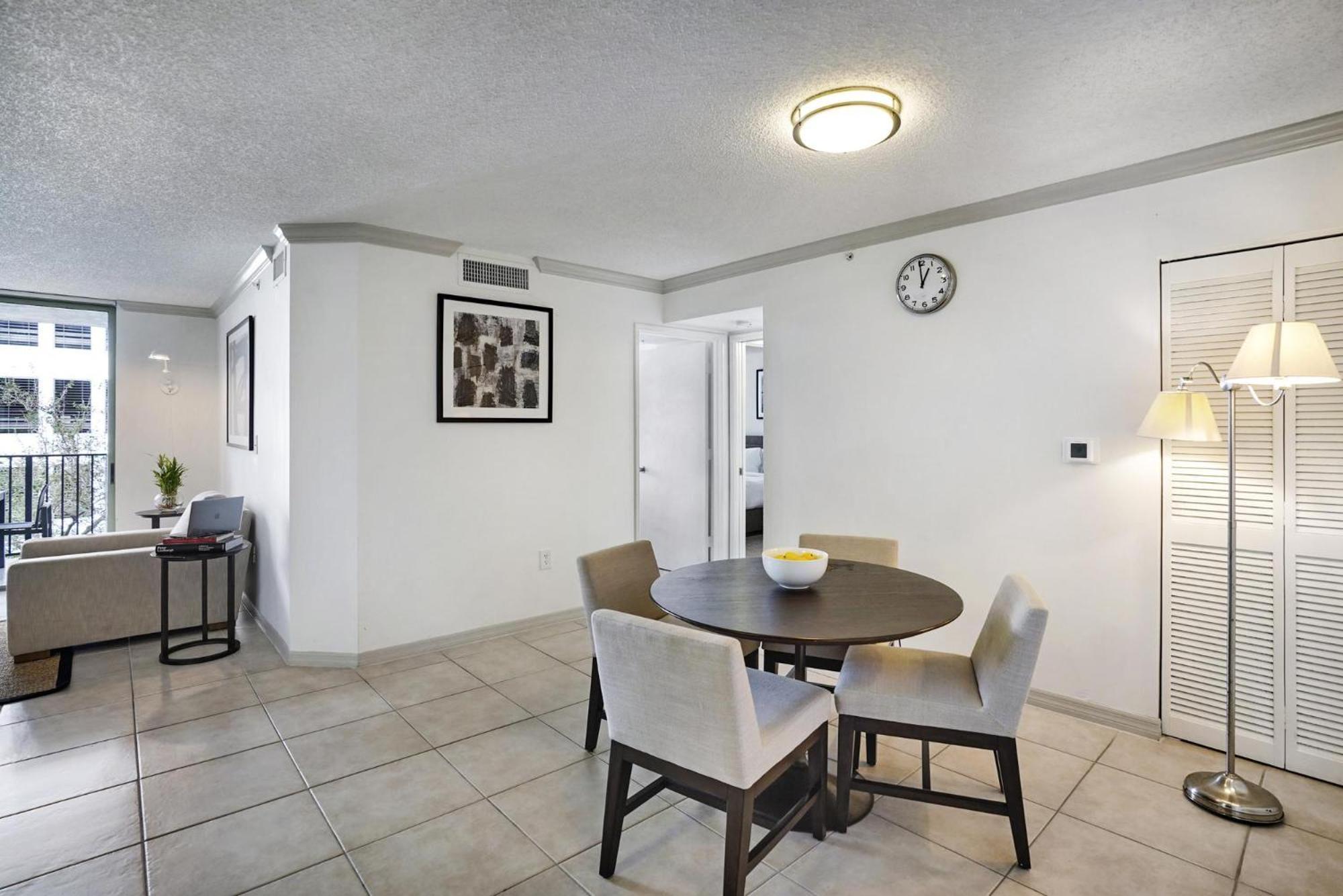 מיאמי Dharma Home Suites Coral Gables At Gables Grand Plaza חדר תמונה
