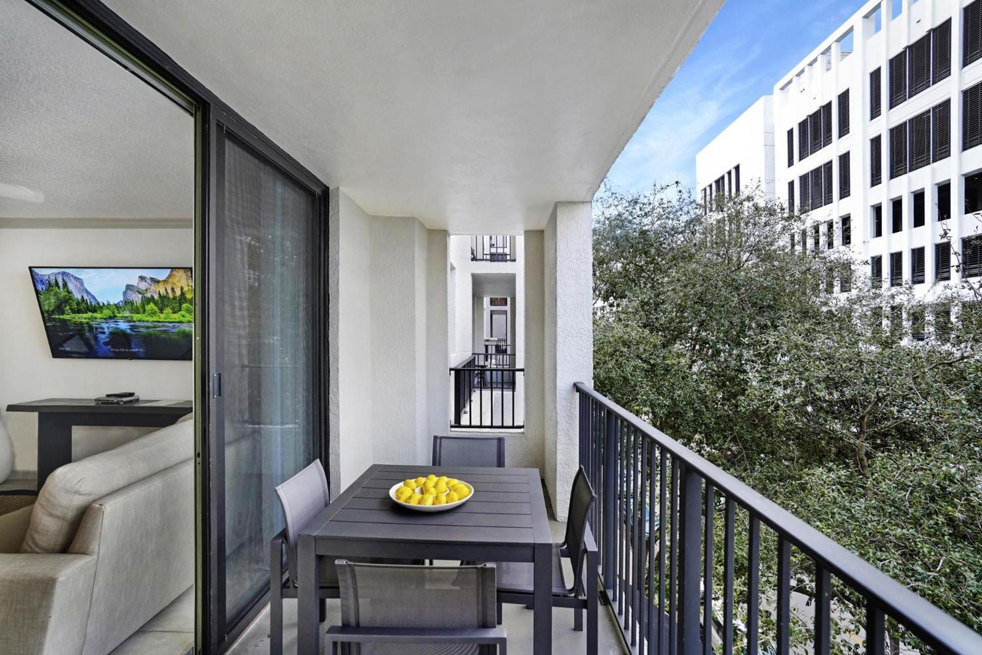 מיאמי Dharma Home Suites Coral Gables At Gables Grand Plaza חדר תמונה