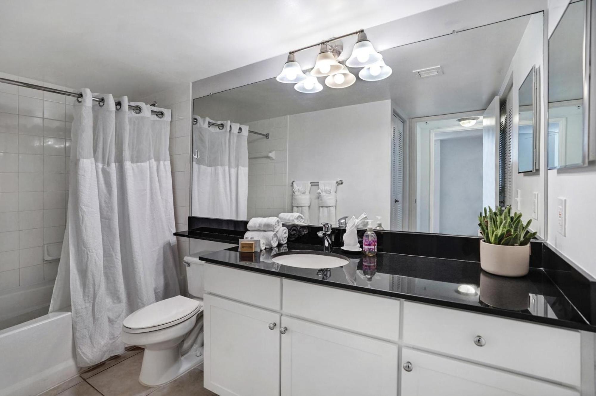 מיאמי Dharma Home Suites Coral Gables At Gables Grand Plaza חדר תמונה